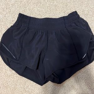 Lululemon Black Hotty Hot Shorts 2.5 inseam Size 2
